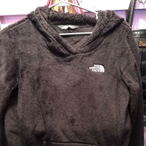 Black fuzzy pullover northface❤️